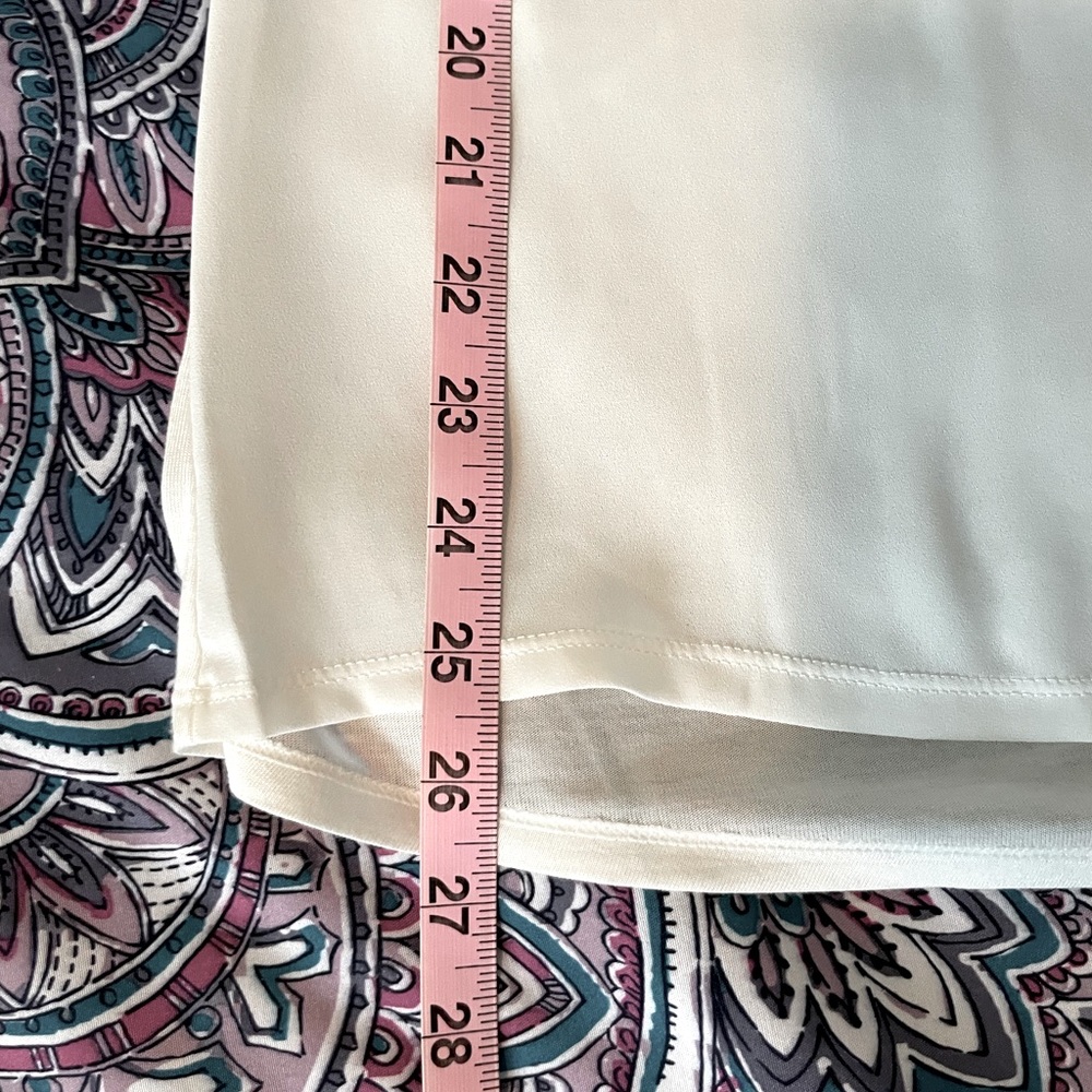 Express Dual Pocket Silky Vneck Tank - Picture 5 of 7